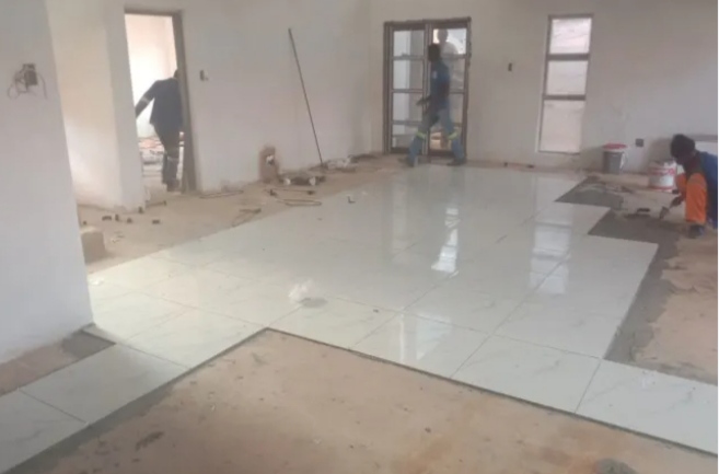 Professional tiling contractor and tile installation expert in Bedfordview